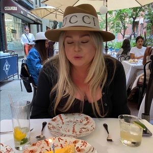 Meet your Posher, Allie